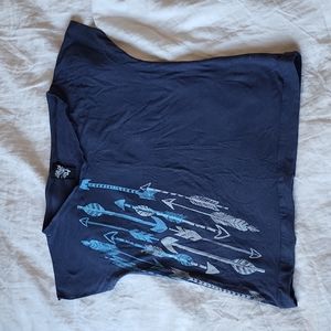 Lilikoi Tshirt, size L, navy with arrow print